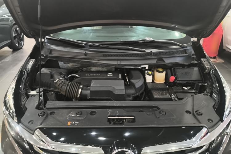Used Buick GL8 2023 Facelifted Land Cruiser Executive Luxury Version Engine Bay