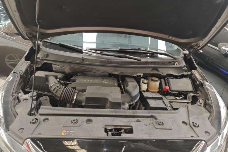 Used Buick GL8 2023 Facelifted Land Cruiser Executive Luxury Version Engine Bay