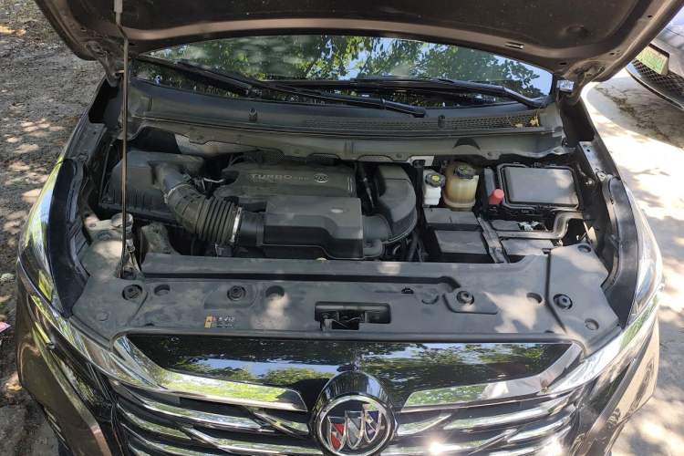 Used Buick GL8 2023 Facelifted Land Cruiser Executive Luxury Version Engine Bay