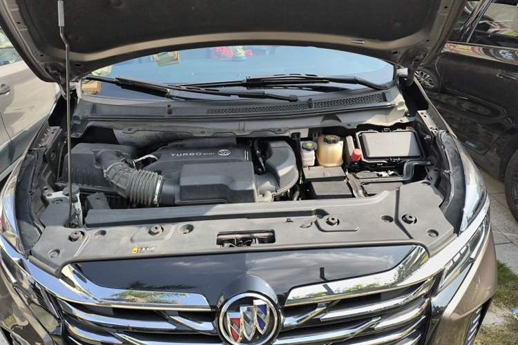 Used Buick GL8 2023 Facelifted Land Cruiser Executive Luxury Version Engine Bay