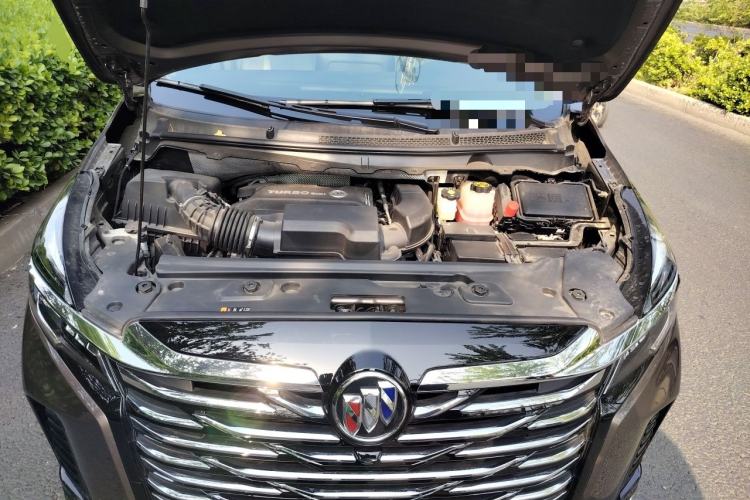 Used Buick GL8 2023 Facelifted Land Cruiser Executive Luxury Version Engine Bay