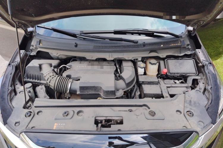 Used Buick GL8 2023 Facelifted Land Cruiser Executive Luxury Version Engine Bay