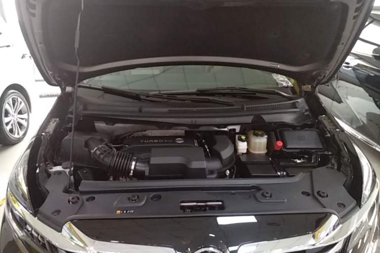 Used Buick GL8 2023 Facelifted Land Cruiser Executive Luxury Version Engine Bay