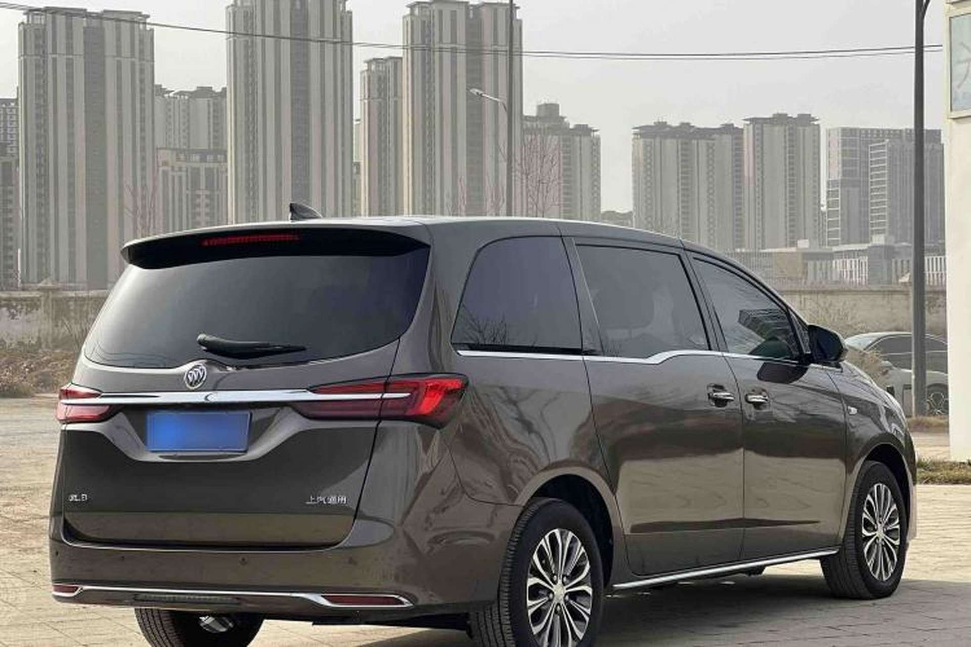 Used Buick GL8 2023 Facelifted Land Cruiser Executive Luxury Version Exterior 1