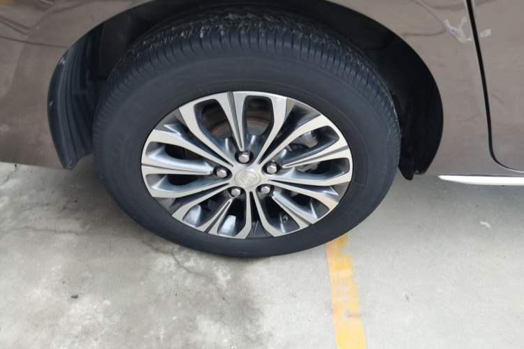 Used Buick GL8 2023 Land Executive Class Deluxe Model Exterior 2