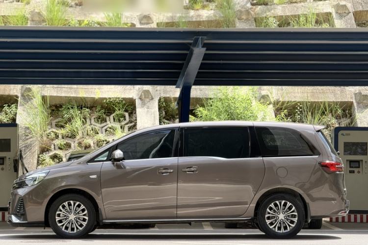 Used Buick GL8 2023 Land Executive Class Comfort Model Exterior 2