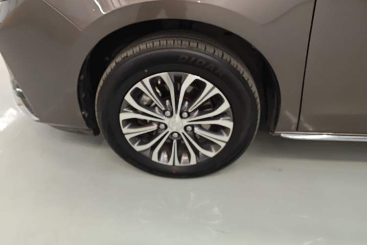 Used Buick GL8 2023 Land Executive Class Comfort Model Exterior 2