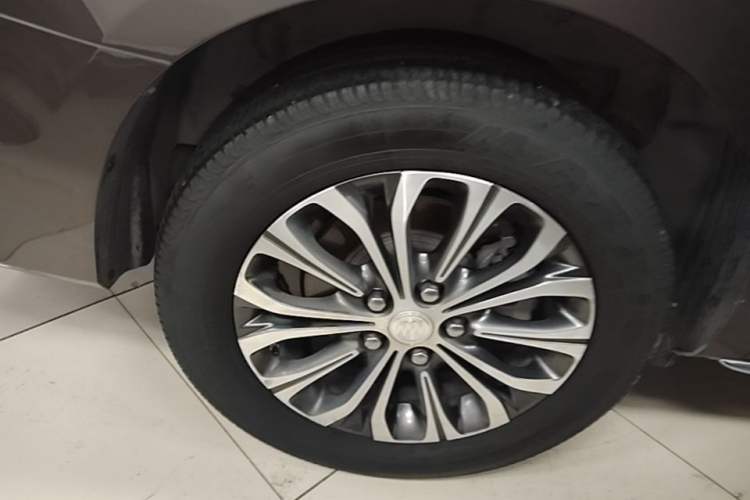 Used Buick GL8 2023 Land Executive Class Deluxe Model Exterior 2