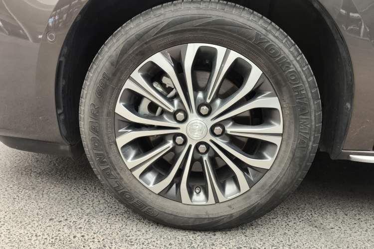Used Buick GL8 2023 Land Business Class Smart Deluxe Model Exterior 2