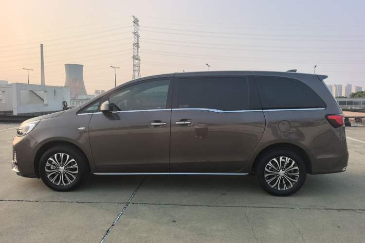 Used Buick GL8 2023 Facelifted Land Cruiser Executive Luxury Version Exterior 2