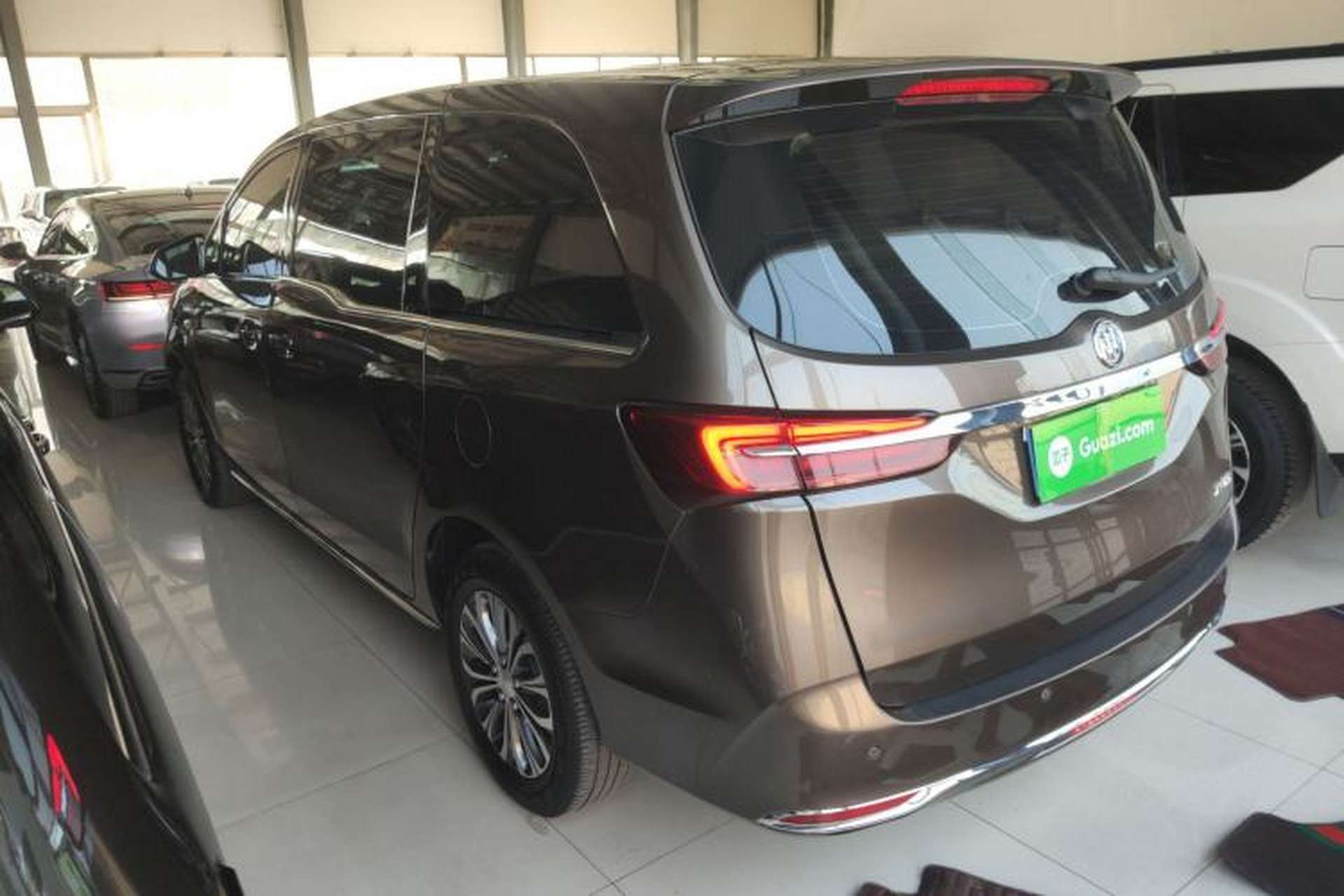 Used Buick GL8 2023 Land Executive Class Comfort Model Exterior 2
