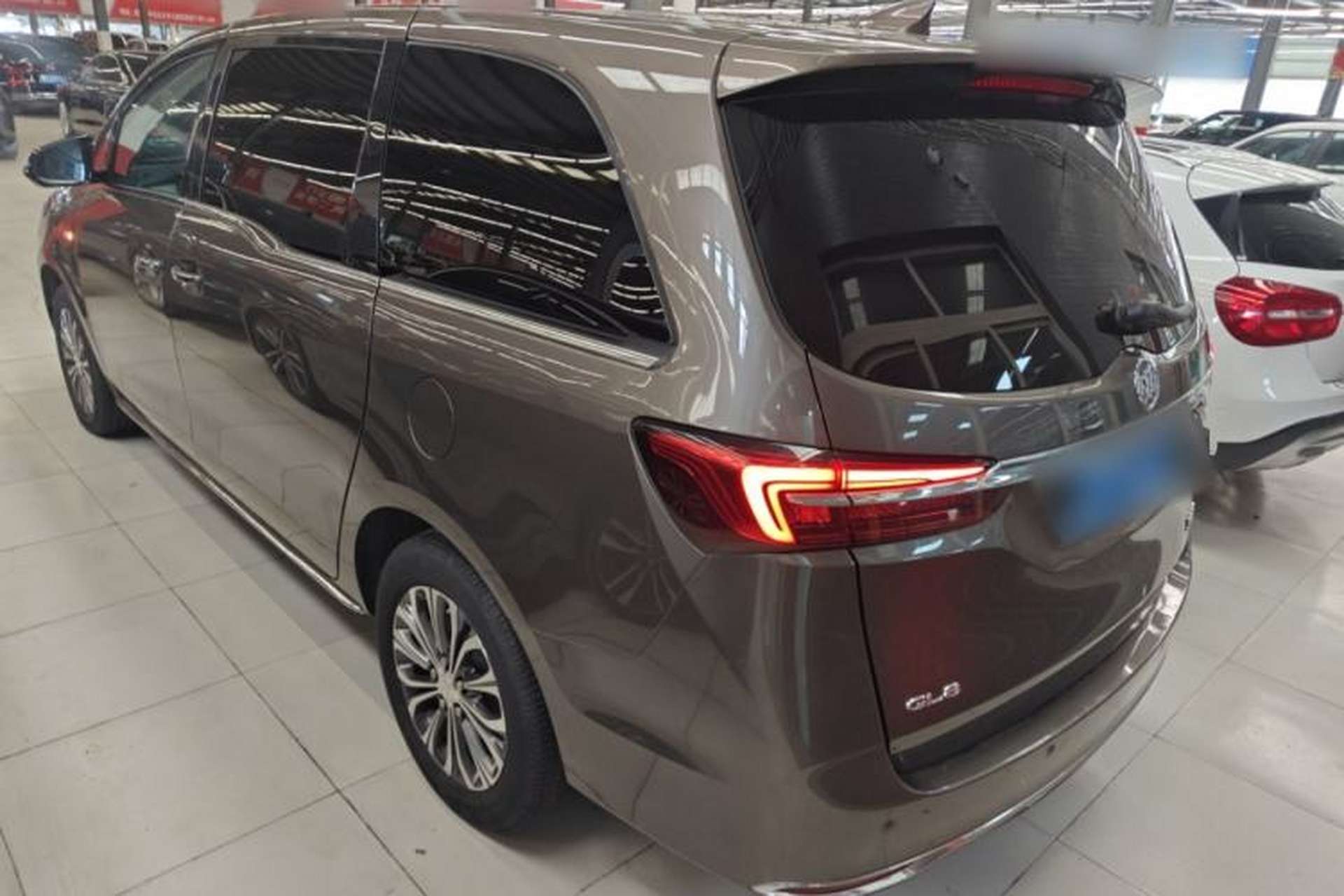 Used Buick GL8 2023 Facelifted Land Cruiser Executive Luxury Version Exterior 2
