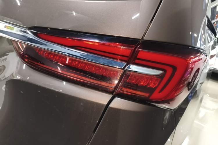 Used Buick GL8 2023 Land Executive Class Smart Enjoyment Model Exterior 3