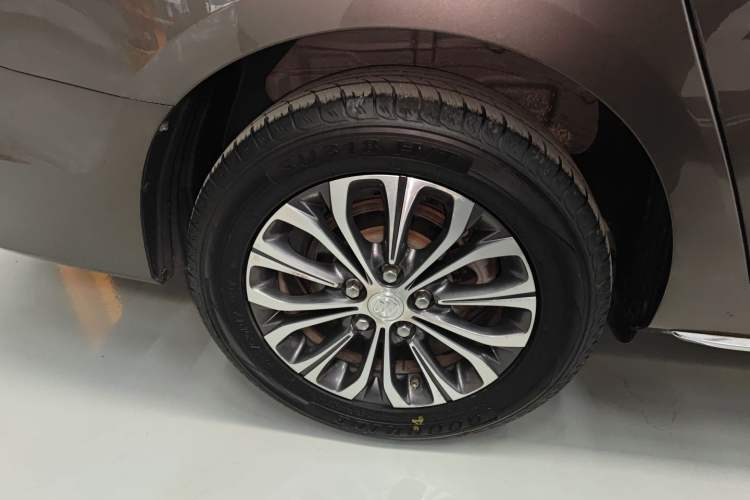 Used Buick GL8 2023 Land Executive Class Comfort Model Exterior 3