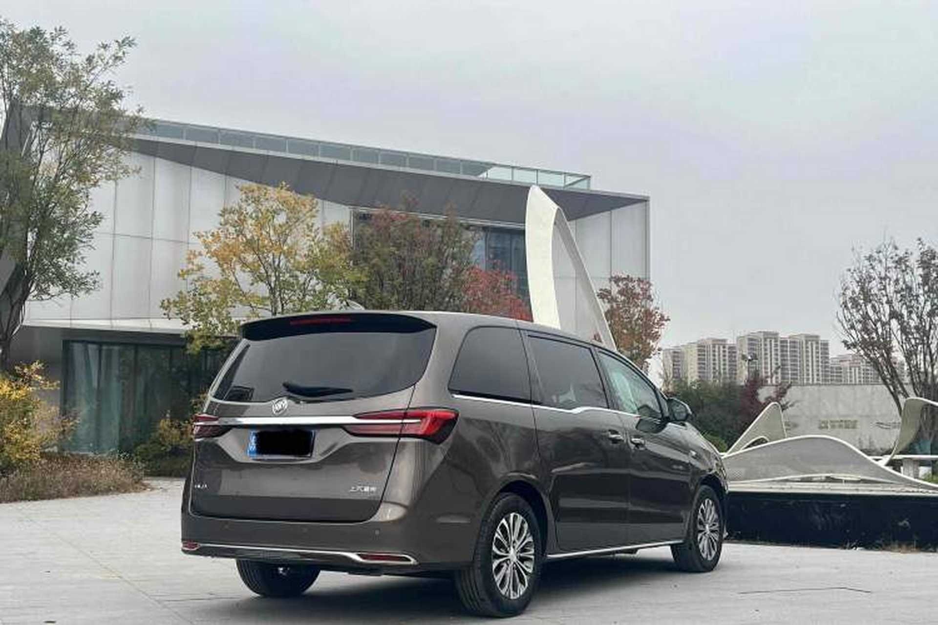 Used Buick GL8 2023 Facelifted Land Cruiser Executive Luxury Version Exterior 3