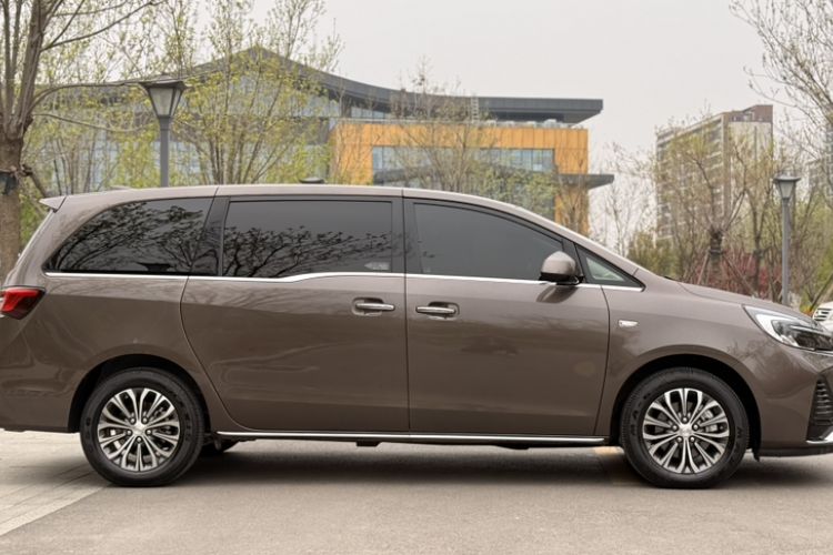Used Buick GL8 2023 Facelifted Land Cruiser Executive Luxury Version Exterior 3