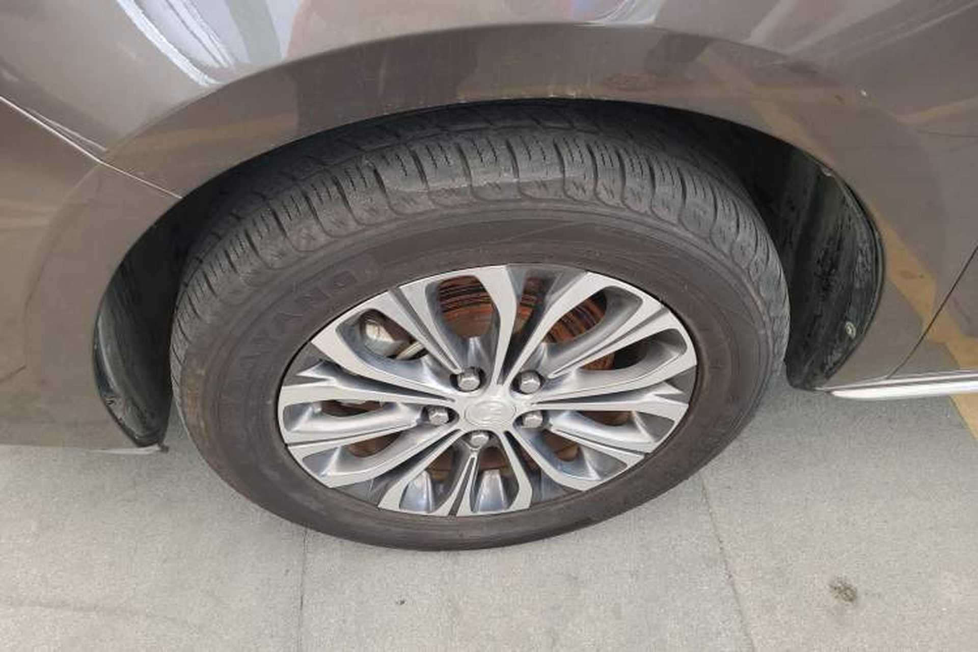 Used Buick GL8 2023 Land Executive Class Comfort Model Exterior 4