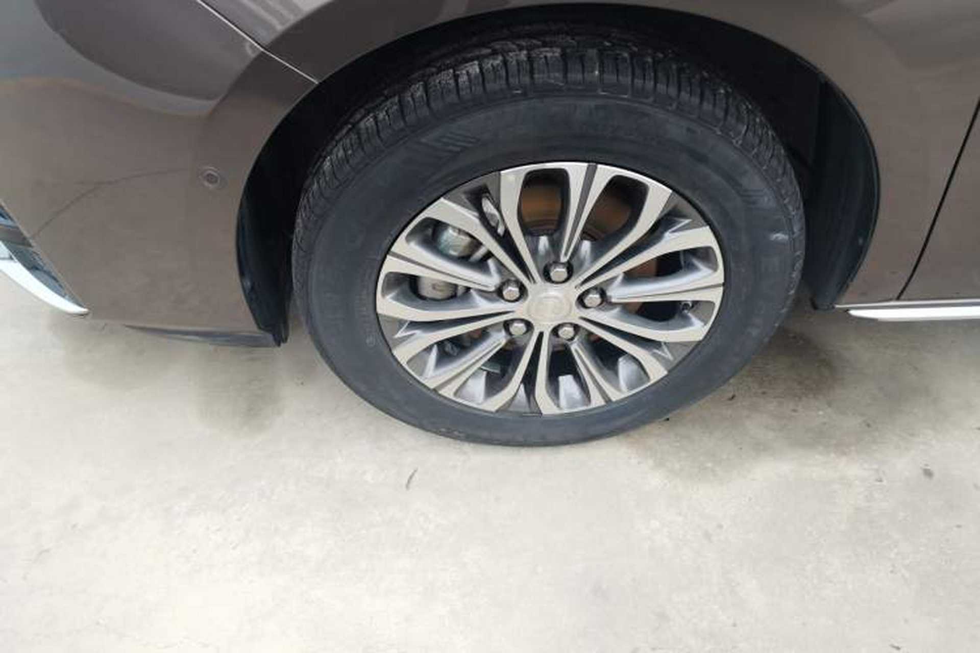 Used Buick GL8 2023 Land Executive Class Deluxe Model Exterior 4