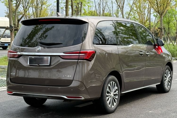 Used Buick GL8 2023 Facelifted Land Cruiser Executive Luxury Version Exterior 4