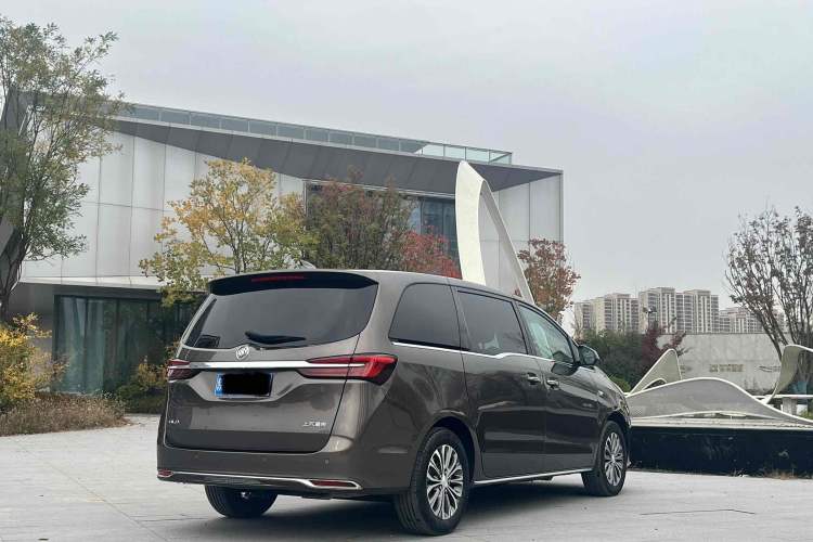 Used Buick GL8 2023 Facelifted Land Cruiser Executive Luxury Version Exterior 4