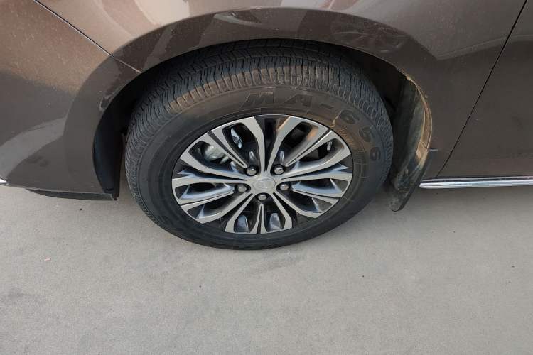 Used Buick GL8 2023 Land Executive Class Comfort Model Exterior 4