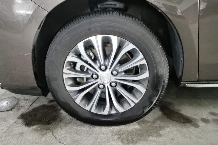 Used Buick GL8 2023 Land Executive Class Comfort Model Exterior 4