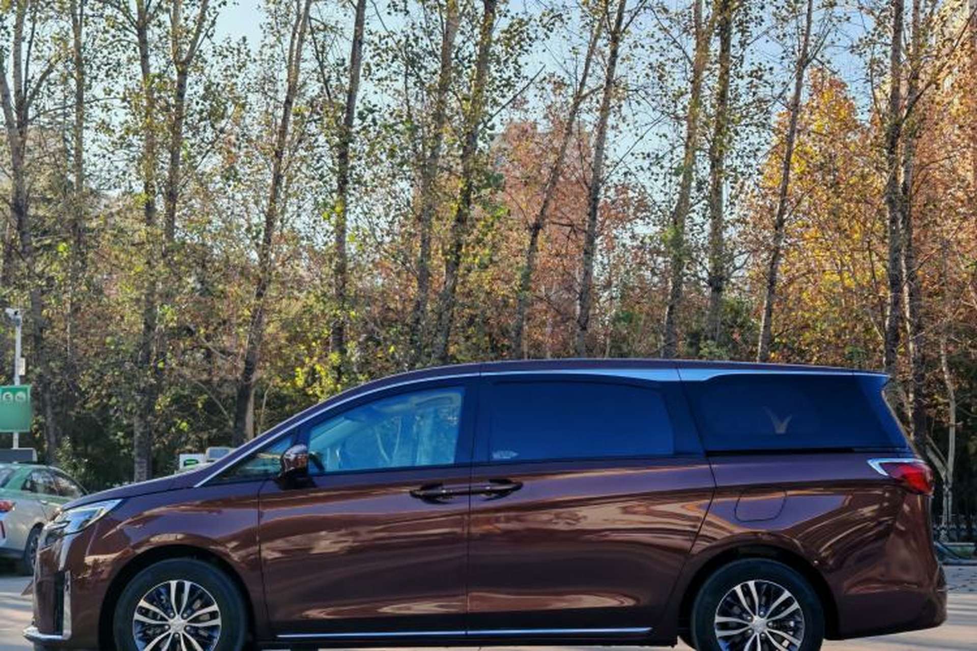 Used Buick GL8 2023 ES Lu Zun Deluxe Model Exterior 4