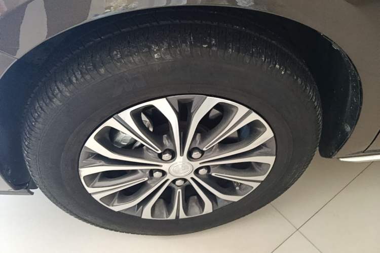Used Buick GL8 2023 Land Executive Class Comfort Model Exterior 4