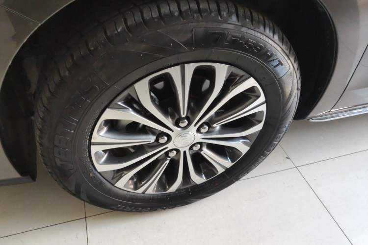 Used Buick GL8 2023 Land Executive Class Comfort Model Exterior 4