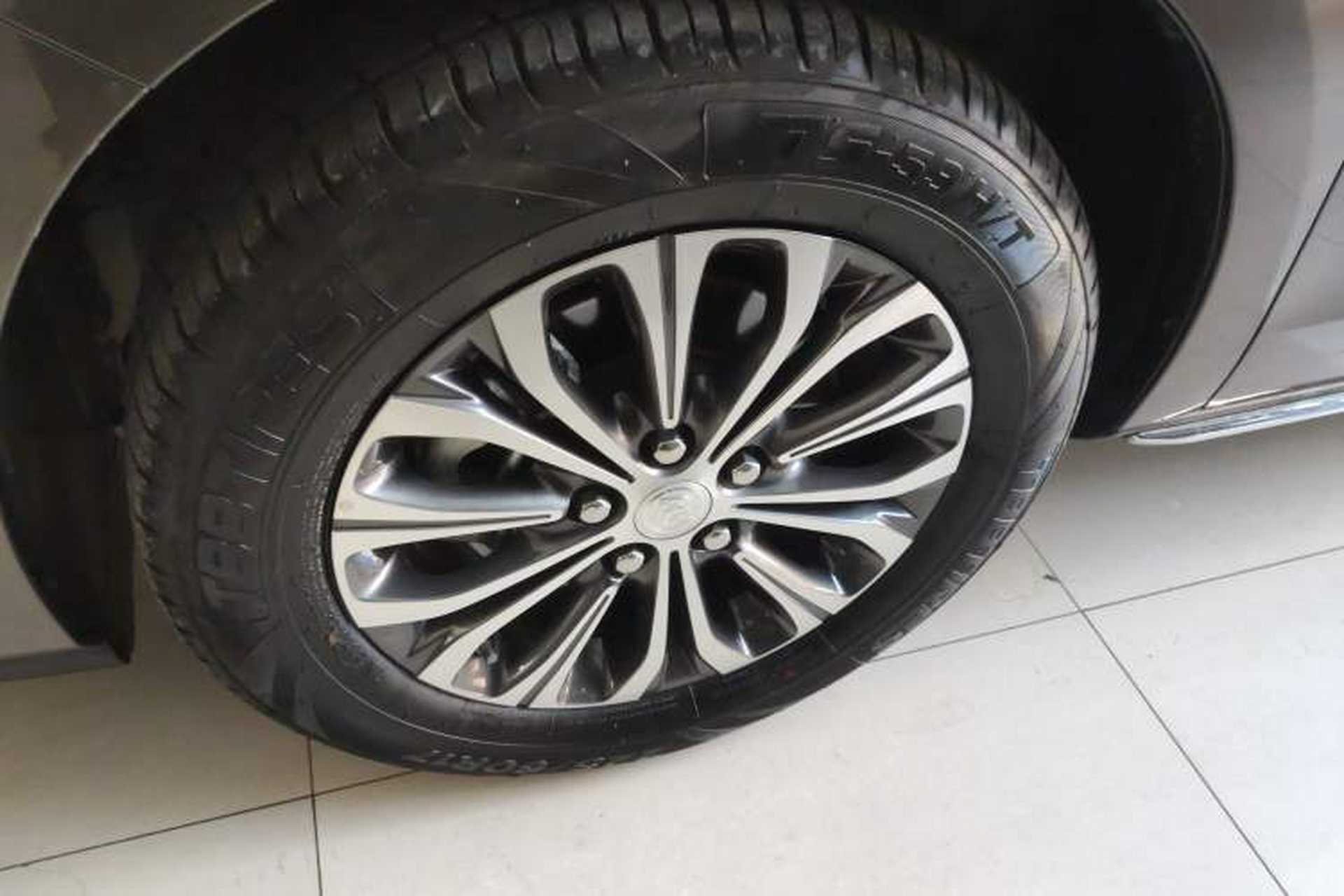 Used Buick GL8 2023 Land Executive Class Comfort Model Exterior 4