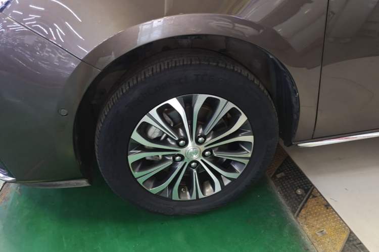Used Buick GL8 2023 Land Executive Class Deluxe Model Exterior 4