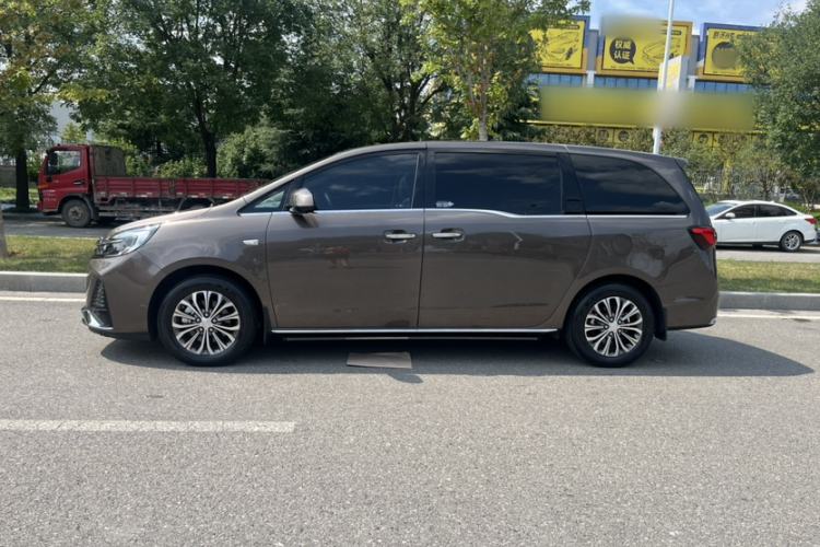 Used Buick GL8 2023 Facelifted Land Cruiser Executive Luxury Version Exterior 4