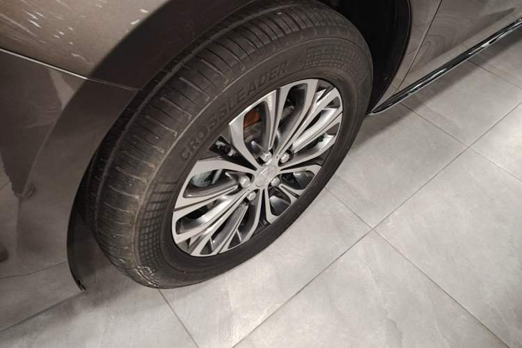 Used Buick GL8 2023 Facelifted Land Cruiser Executive Luxury Version Exterior 4
