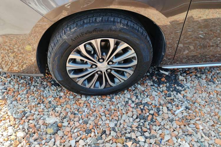 Used Buick GL8 2023 Land Executive Class Comfort Model Exterior 4