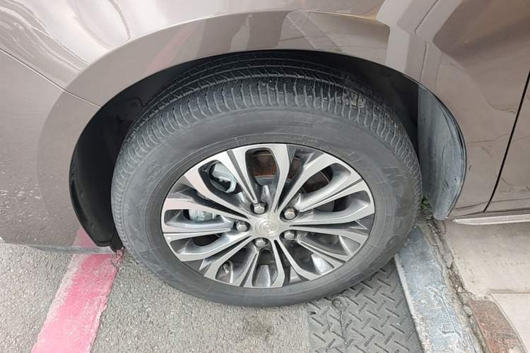 Used Buick GL8 2023 Land Executive Class Comfort Model Exterior 4