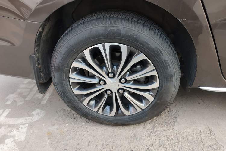 Used Buick GL8 2023 Land Executive Class Comfort Model Exterior 5