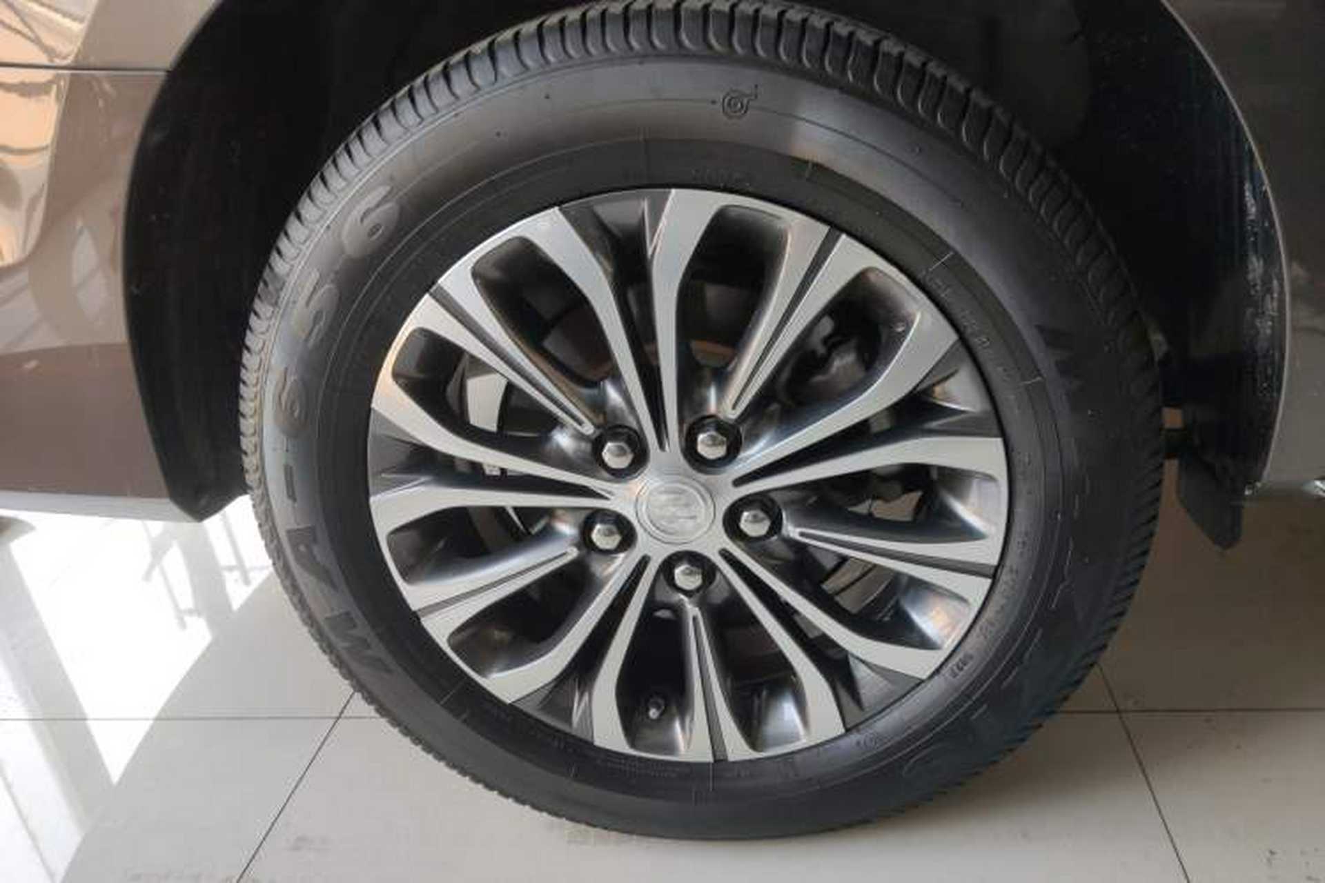 Used Buick GL8 2023 Land Executive Class Comfort Model Exterior 5
