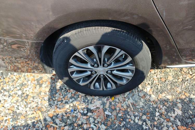 Used Buick GL8 2023 Land Executive Class Comfort Model Exterior 5