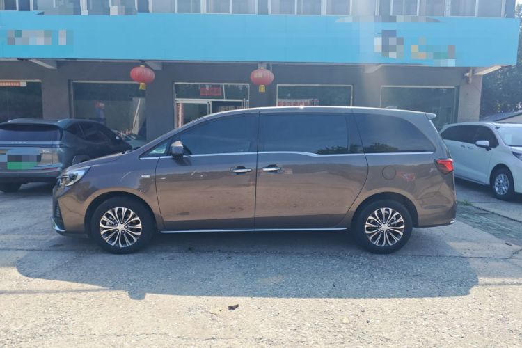 Used Buick GL8 2023 Facelifted Land Cruiser Executive Luxury Version Exterior 5