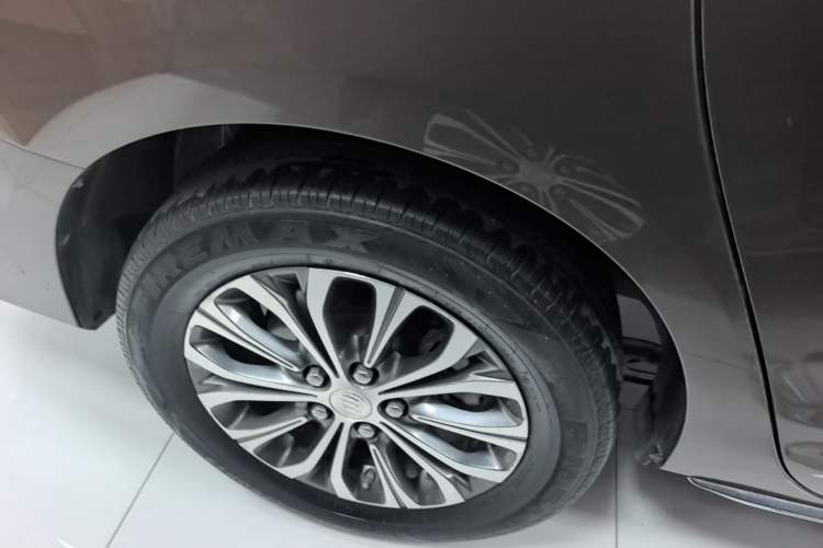 Used Buick GL8 2023 Facelifted Land Cruiser Executive Luxury Version Exterior 5