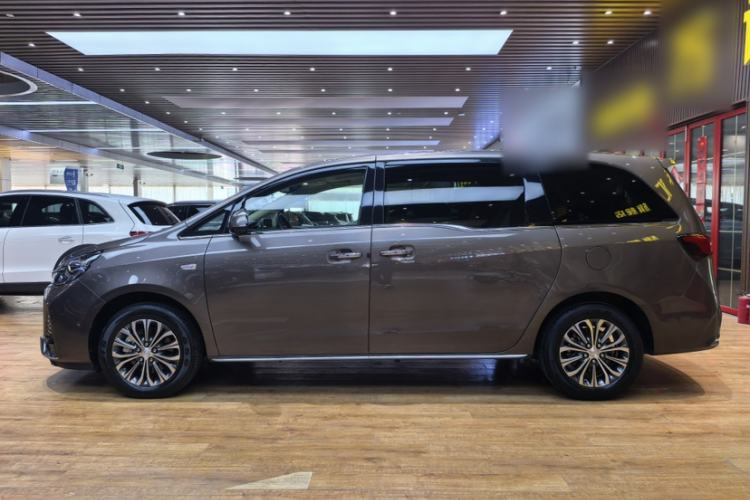 Used Buick GL8 2023 Facelifted Land Cruiser Executive Luxury Version Exterior 6
