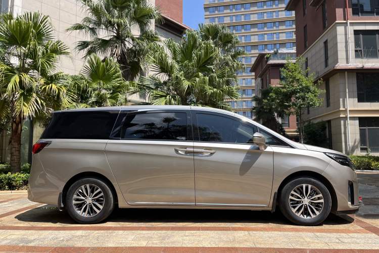 Used Buick GL8 2023 ES Lu Zun Deluxe Model Exterior 6