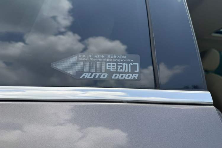 Used Buick GL8 2023 Land Executive Class 652T Luxury Model Exterior 8