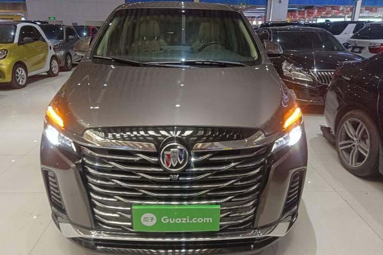 Used Buick GL8 2023 Facelifted Land Cruiser Executive Luxury Version Front