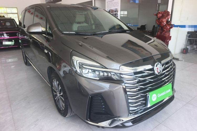 Used Buick GL8 2023 Facelifted Land Cruiser Executive Luxury Version Front Right 45 Deg