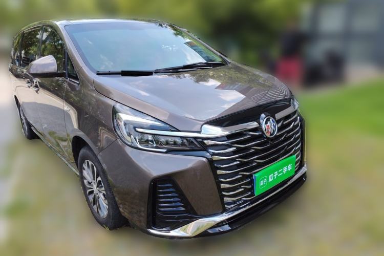 Used Buick GL8 2023 Facelifted Land Cruiser Executive Luxury Version Front Right 45 Deg