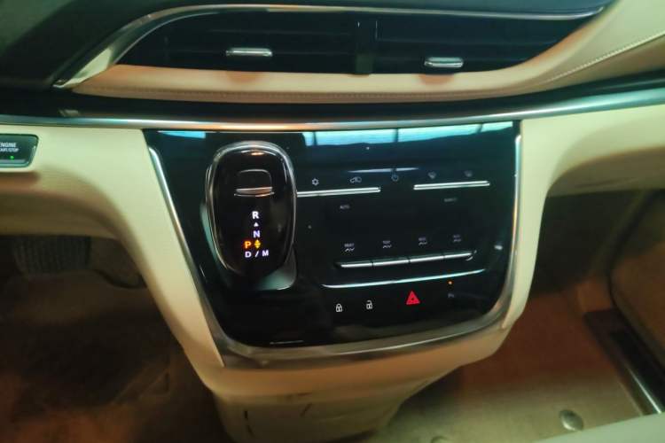 Used Buick GL8 2023 Facelifted Land Cruiser Executive Luxury Version Gear Lever