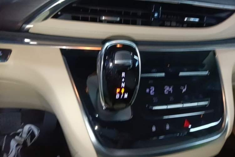 Used Buick GL8 2023 Facelifted Land Cruiser Executive Luxury Version Gear Lever