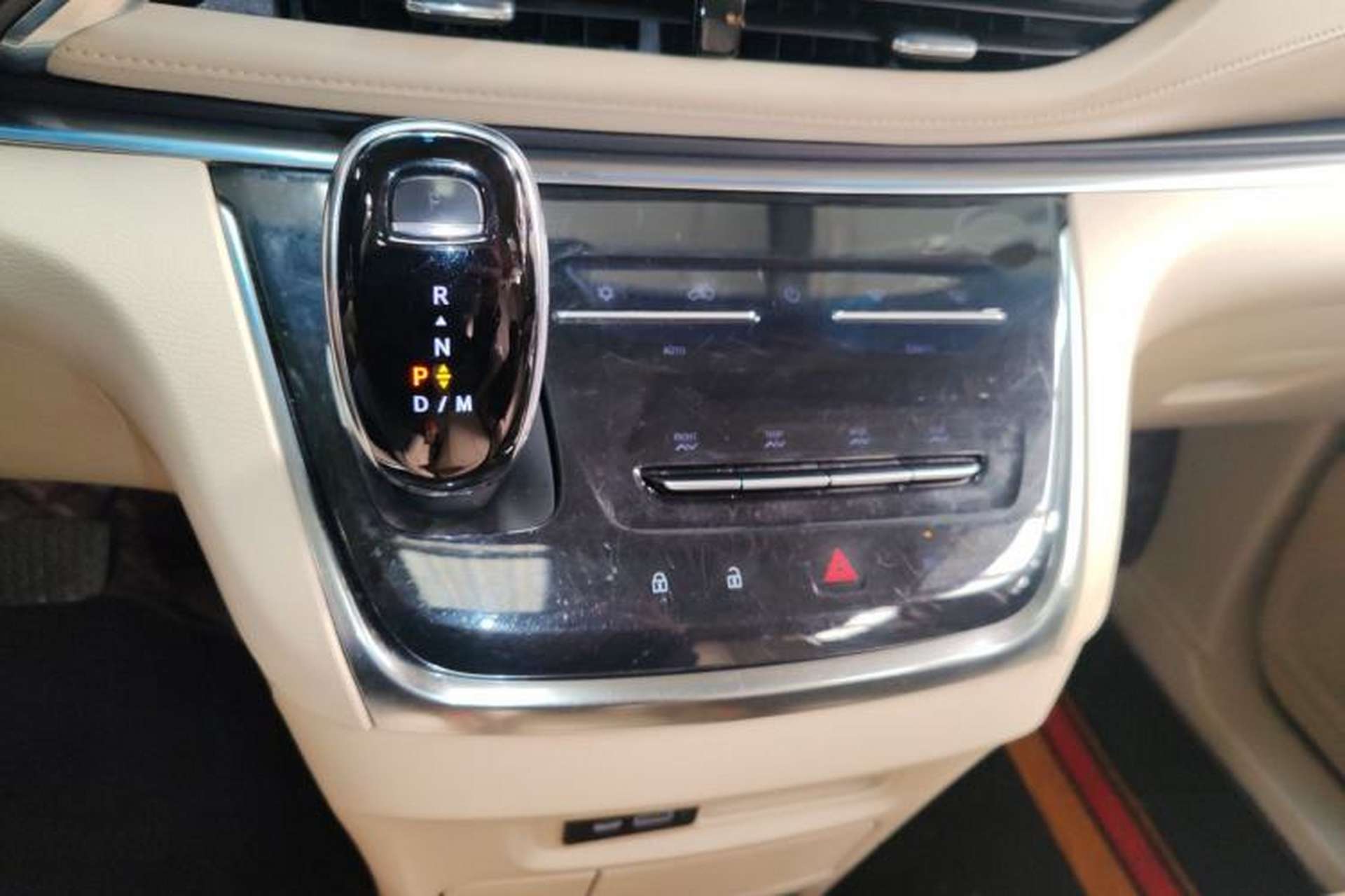 Used Buick GL8 2023 Facelifted Land Cruiser Executive Luxury Version Gear Lever