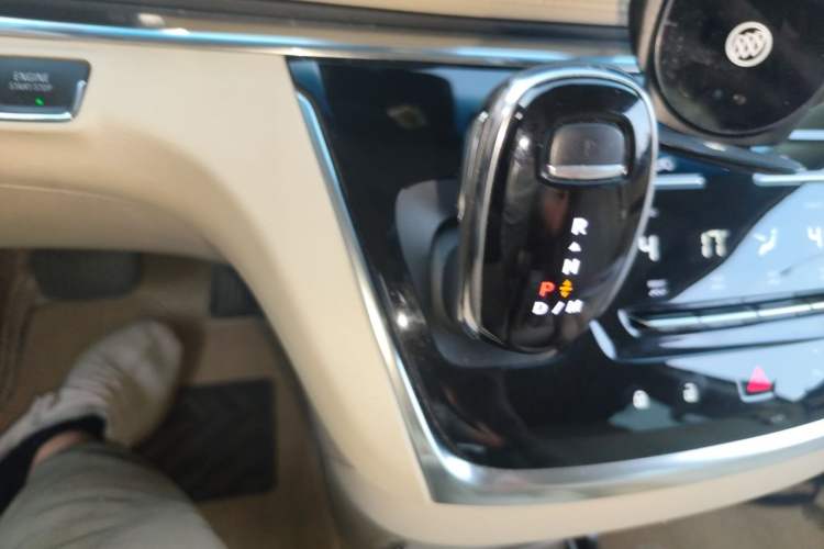 Used Buick GL8 2023 Facelifted Land Cruiser Executive Luxury Version Gear Lever